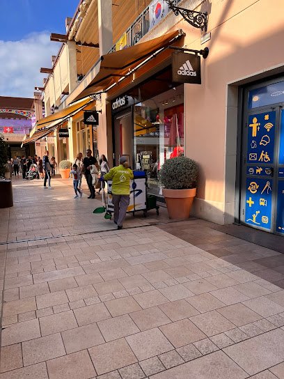 Adidas Store Orihuela 1 Adidas Store Orihuela en Orihuela Costa